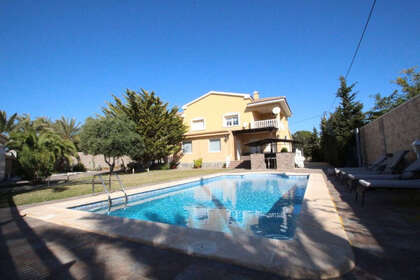 Cluster house for sale in Cabo Roig, Alicante. 