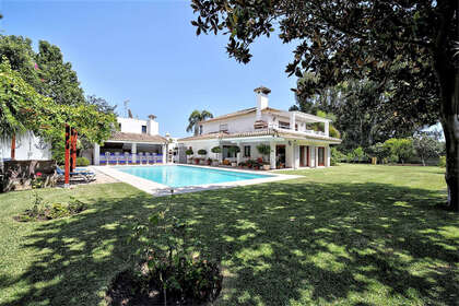 Cluster house for sale in Estepona, Málaga. 