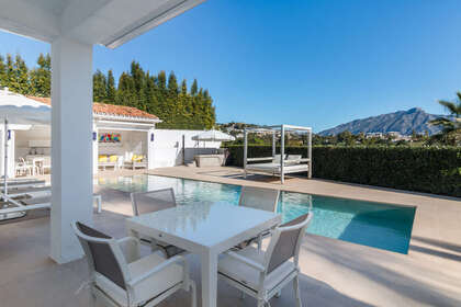 Cluster house for sale in Benahavís, Málaga. 