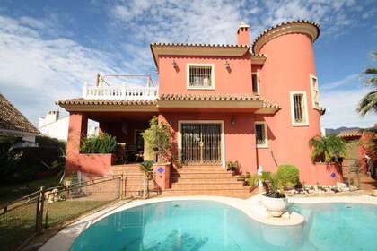 Cluster house for sale in Las Chapas, Málaga. 