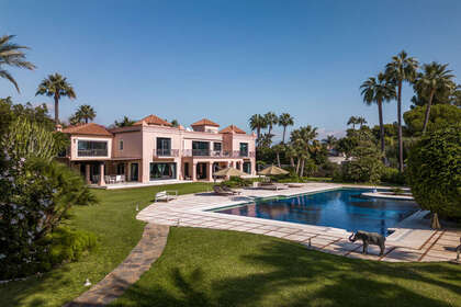 Cluster house for sale in Estepona, Málaga. 