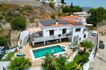 联排别墅 出售 进入 Almuñécar, Granada. 