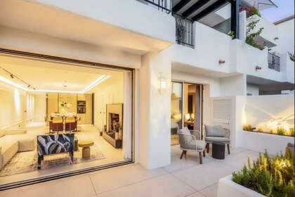 Apartment for sale in Puerto Banús, Marbella, Málaga. 