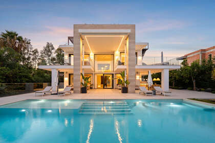 Cluster house for sale in Puerto Banús, Marbella, Málaga. 