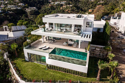 Cluster house for sale in Benahavís, Málaga. 