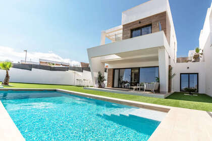 Cluster house for sale in Finestrat, Alicante. 
