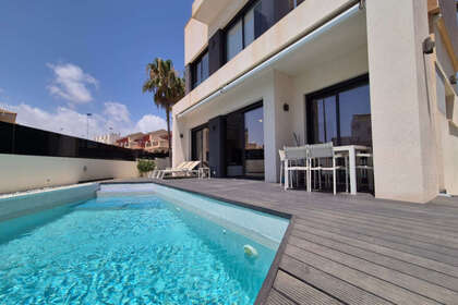 Cluster house for sale in Torrevieja, Alicante. 