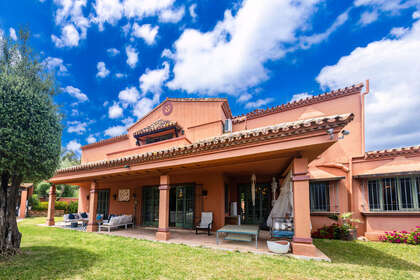 Cluster house for sale in Nueva andalucia, Málaga. 