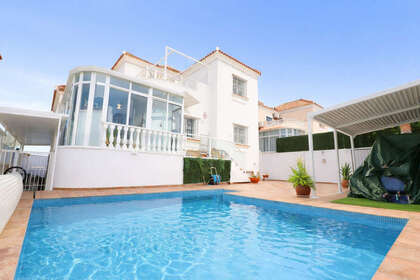 Cluster house for sale in Villamartín, Alicante. 