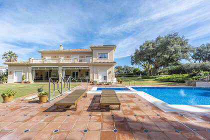 Cluster house for sale in San Roque, Cádiz. 