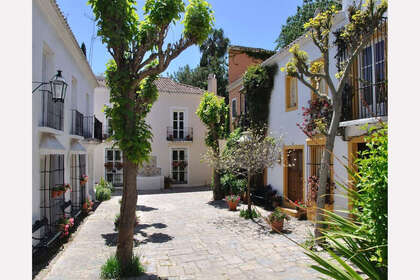 House for sale in Puerto Banús, Marbella, Málaga. 