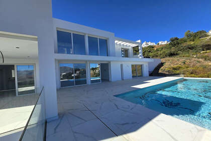 Cluster house for sale in Ojén, Málaga. 