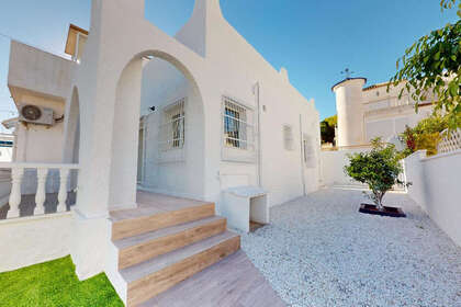 Cluster house for sale in Villamartín, Alicante. 
