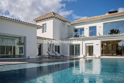 Cluster house for sale in Guadalmina, Málaga. 