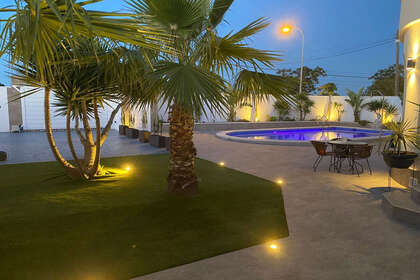 Cluster house for sale in Torrevieja, Alicante. 
