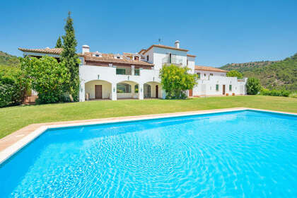 Cluster house for sale in Estepona, Málaga. 