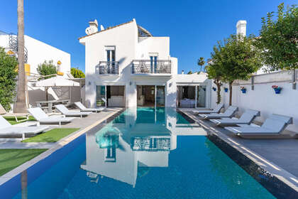 Cluster house for sale in Estepona, Málaga. 