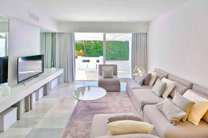 Apartment for sale in Puerto Banús, Málaga. 