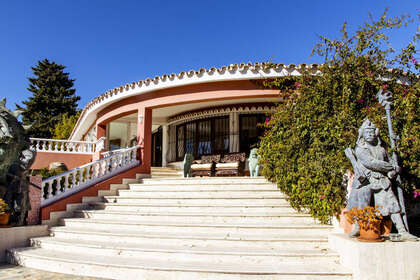 Cluster house for sale in Estepona, Málaga. 
