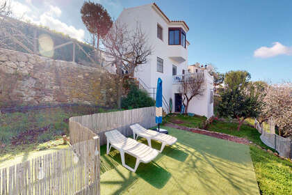 联排别墅 出售 进入 Sayalonga, Málaga. 