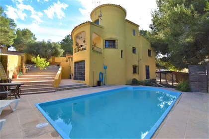 Cluster house for sale in Villamartín, Alicante. 