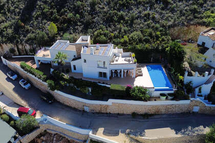 Cluster house for sale in Alicante. 