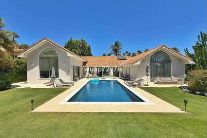 Cluster house for sale in Sotogrande, Cádiz. 