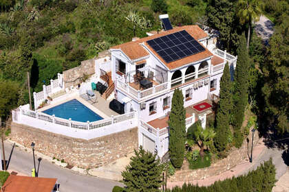 Cluster house for sale in Fuengirola, Málaga. 