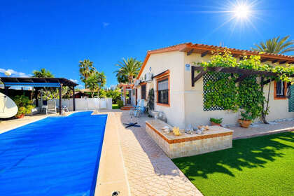 Cluster house for sale in Cabo Roig, Alicante. 