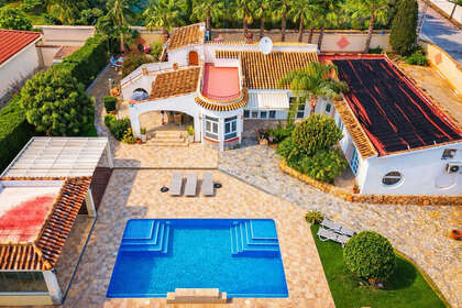 Cluster house for sale in Cabo Roig, Alicante. 