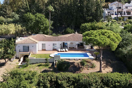 Cluster house for sale in El Paraiso, Estepona, Málaga. 