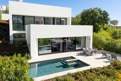 Cluster house for sale in Estepona, Málaga. 