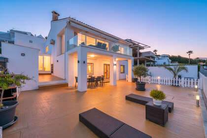 Cluster house for sale in Estepona, Málaga. 