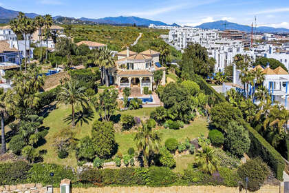 Cluster house for sale in Estepona, Málaga. 