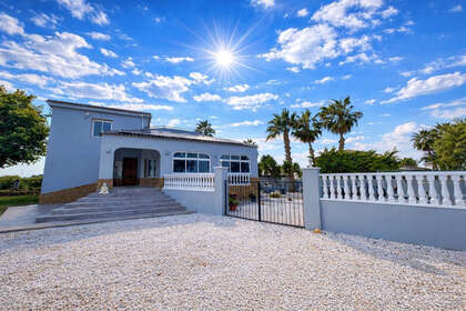 Cluster house for sale in Catral, Alicante. 