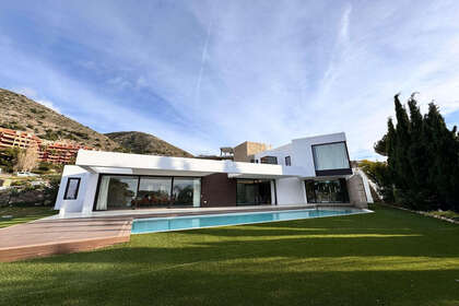 联排别墅 出售 进入 Benalmádena, Málaga. 