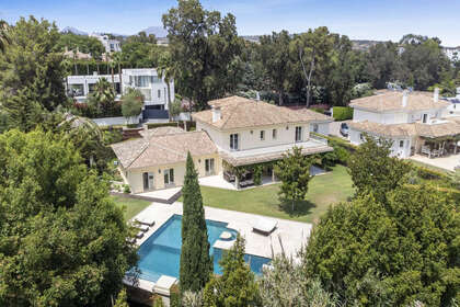 联排别墅 出售 进入 Sotogrande, Cádiz. 