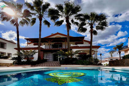 联排别墅 出售 进入 Alhaurín el Grande, Málaga. 