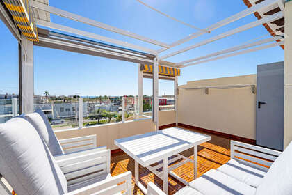 Domy na prodej v Punta Prima, Alicante. 