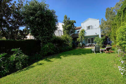 联排别墅 出售 进入 Guadalmina, Málaga. 