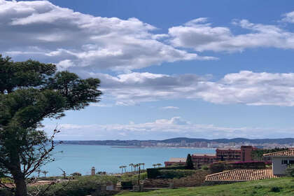 情节 出售 进入 Benalmádena, Málaga. 