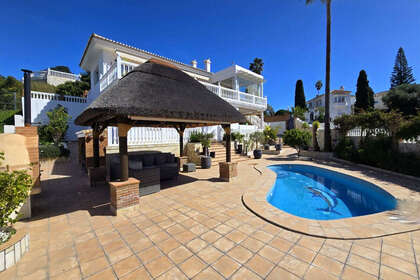 联排别墅 出售 进入 Cerros Del Lago, Marbella, Málaga. 