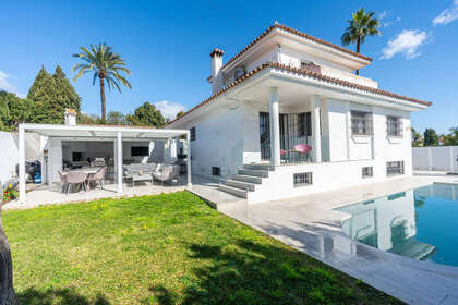 联排别墅 出售 进入 El Paraiso, Estepona, Málaga. 