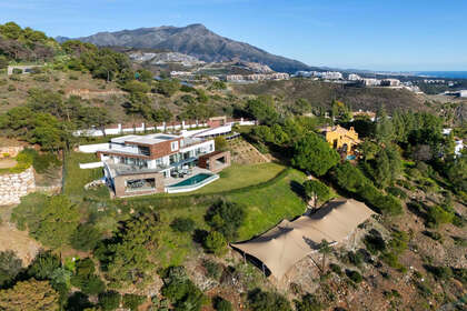 联排别墅 出售 进入 Benahavís, Málaga. 