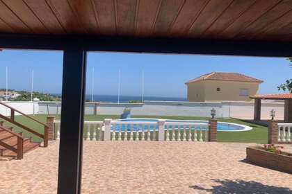 联排别墅 出售 进入 San Roque, Cádiz. 