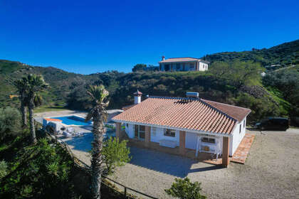 联排别墅 出售 进入 Arenas, Málaga. 