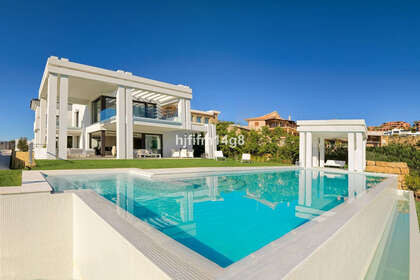 联排别墅 出售 进入 Benahavís, Málaga. 