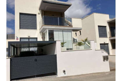 联排别墅 出售 进入 San Miguel de Salinas, Alicante. 