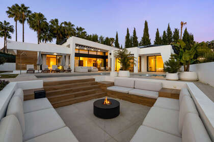 联排别墅 出售 进入 Nueva andalucia, Málaga. 