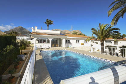 联排别墅 出售 进入 Nucia (la), Alicante. 